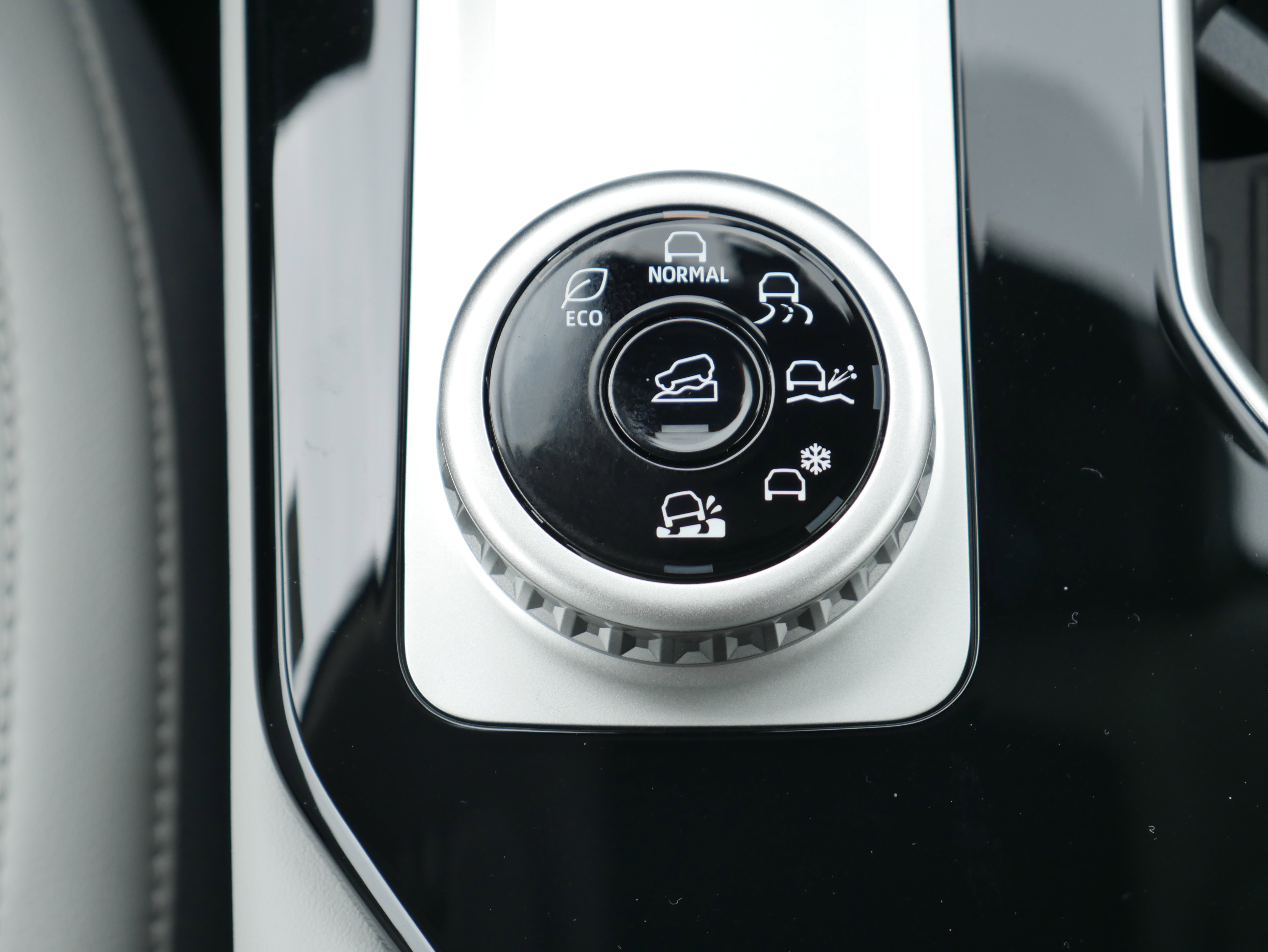 New 2026 Mitsubishi Outlander SEL image 24