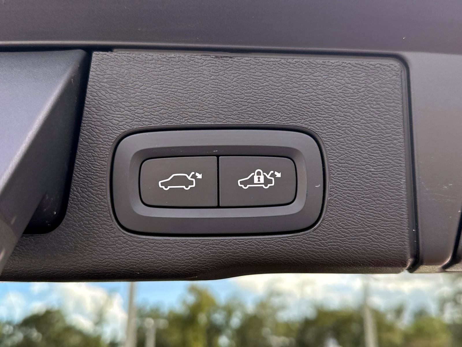 Certified 2025 Volvo XC60 B5 Plus image 12