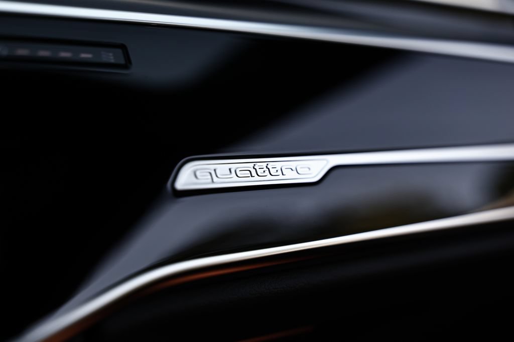 Used 2025 Audi S8 AWD/4WD image 41