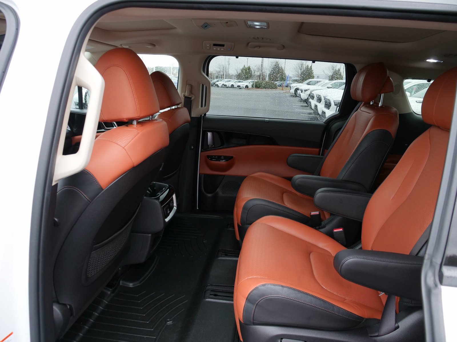 Used 2022 Kia Carnival SX Prestige image 17