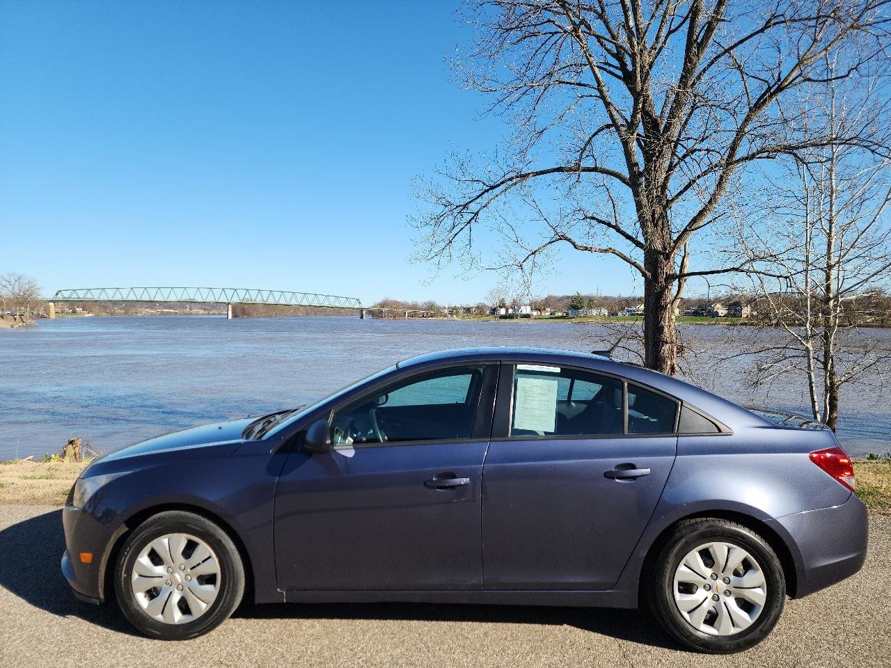 Used 2014 Chevrolet Cruze LS image 2