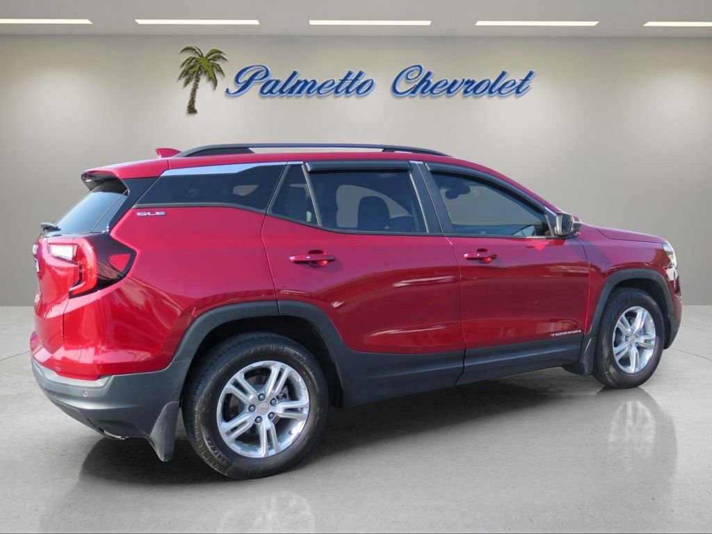 Used 2023 GMC Terrain SLE w/ Driver Convenience Package FWD image 3