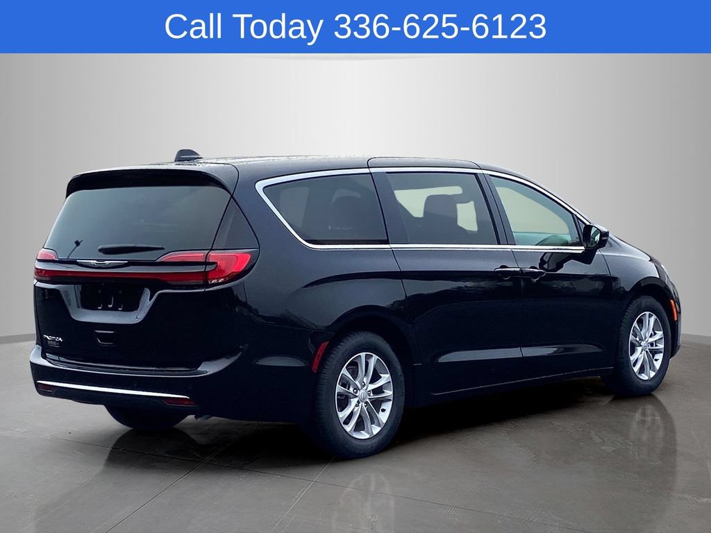 New 2026 Chrysler Pacifica Select FWD image 7