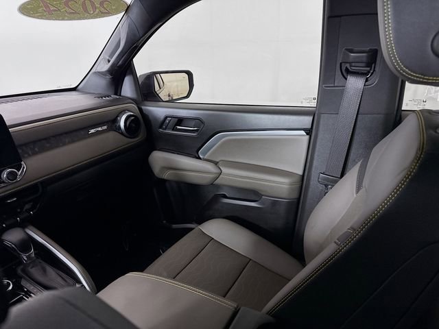 Used 2024 Chevrolet Colorado ZR2 w/ ZR2 Convenience Package III AWD/4WD image 25