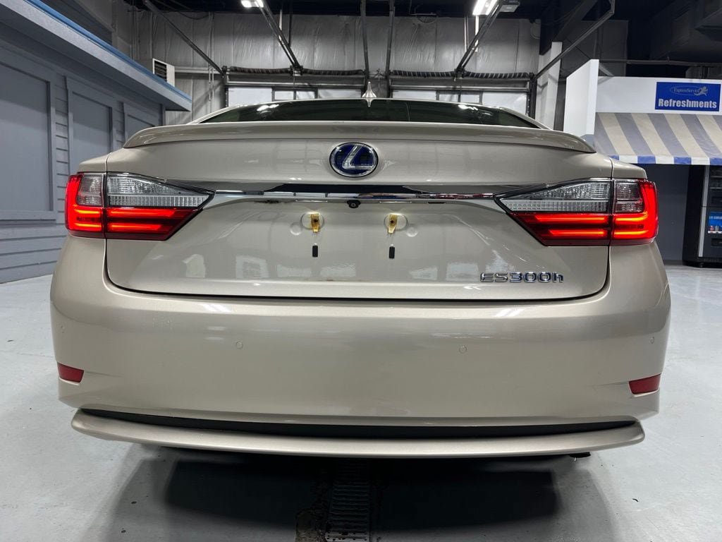 Used 2017 Lexus ES 300h w/ Luxury Package FWD image 6