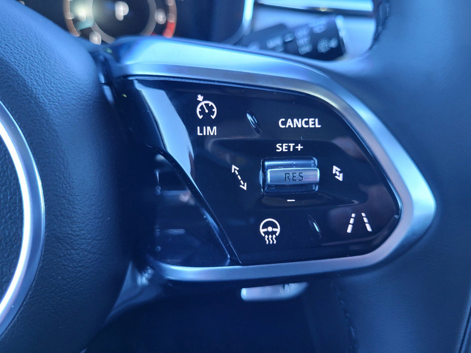 New 2025 Jaguar F-PACE R-Dynamic S image 27