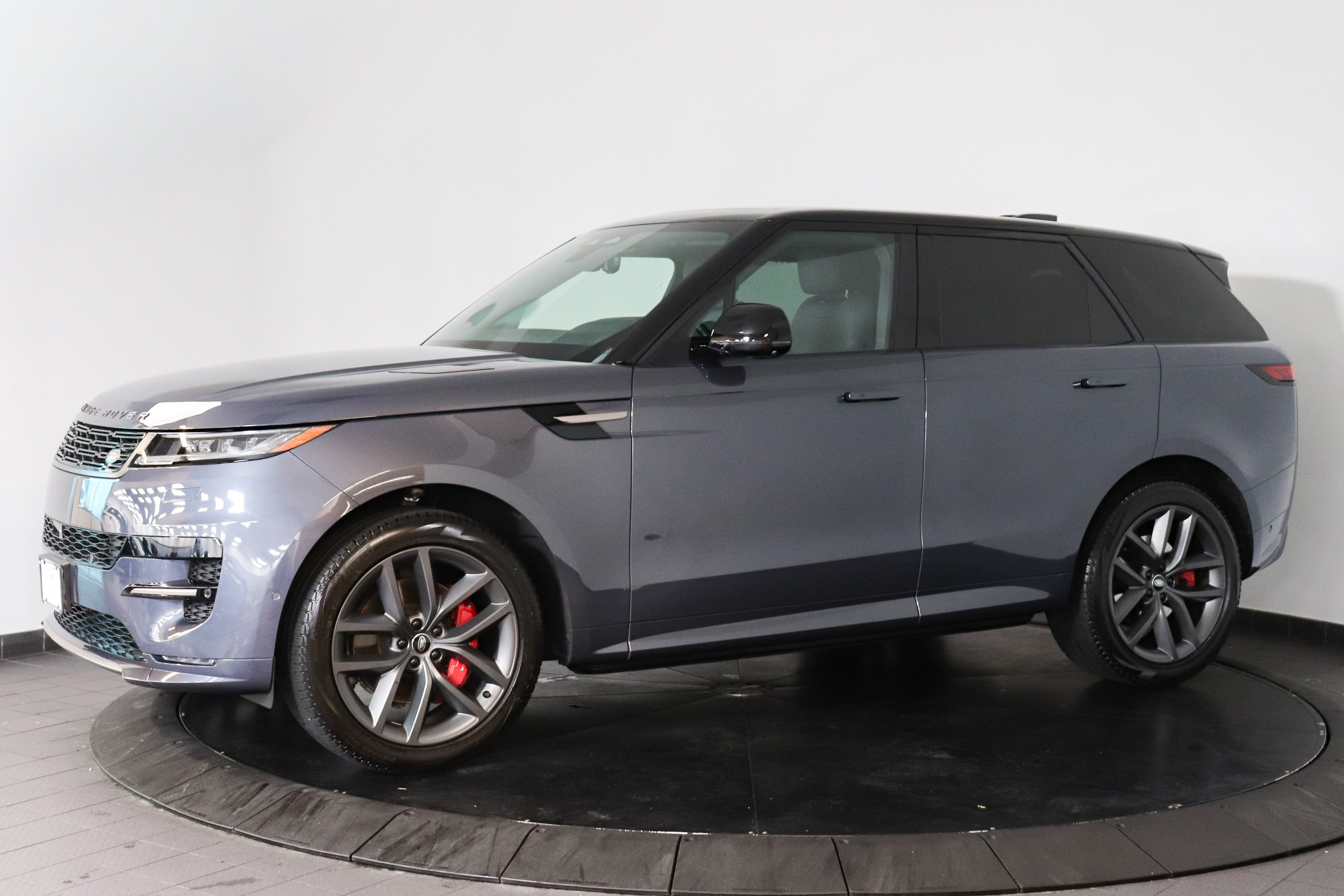 Used 2024 Land Rover Range Rover Sport Dynamic SE AWD/4WD image 2