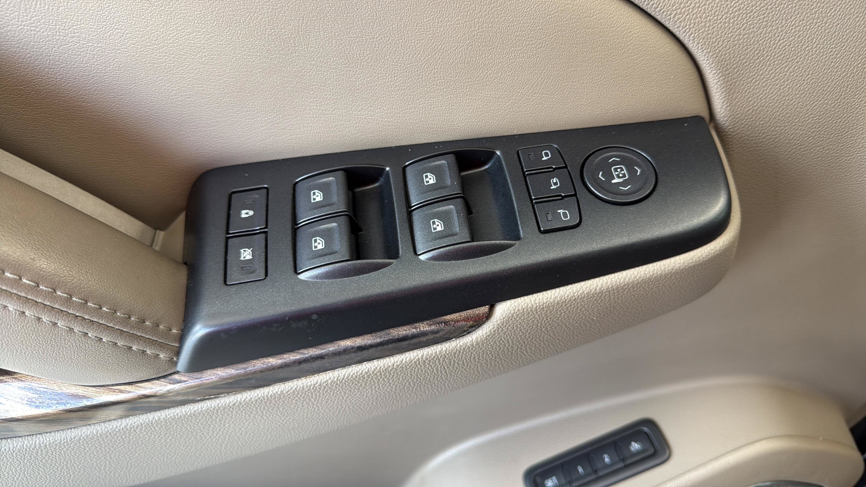 Used 2015 GMC Yukon SLT w/ Open Road Package RWD image 13