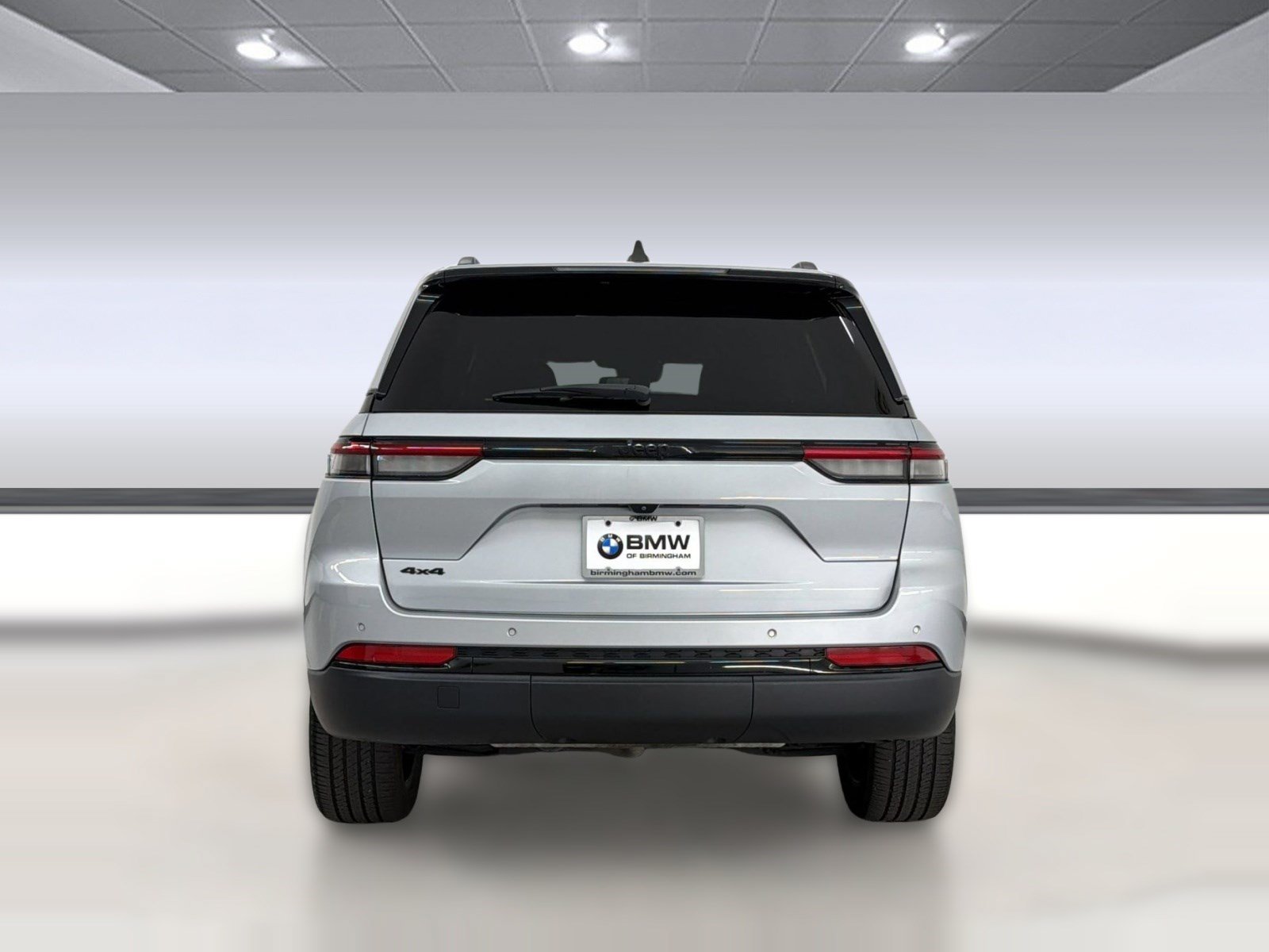 Used 2023 Jeep Grand Cherokee Altitude AWD/4WD image 10