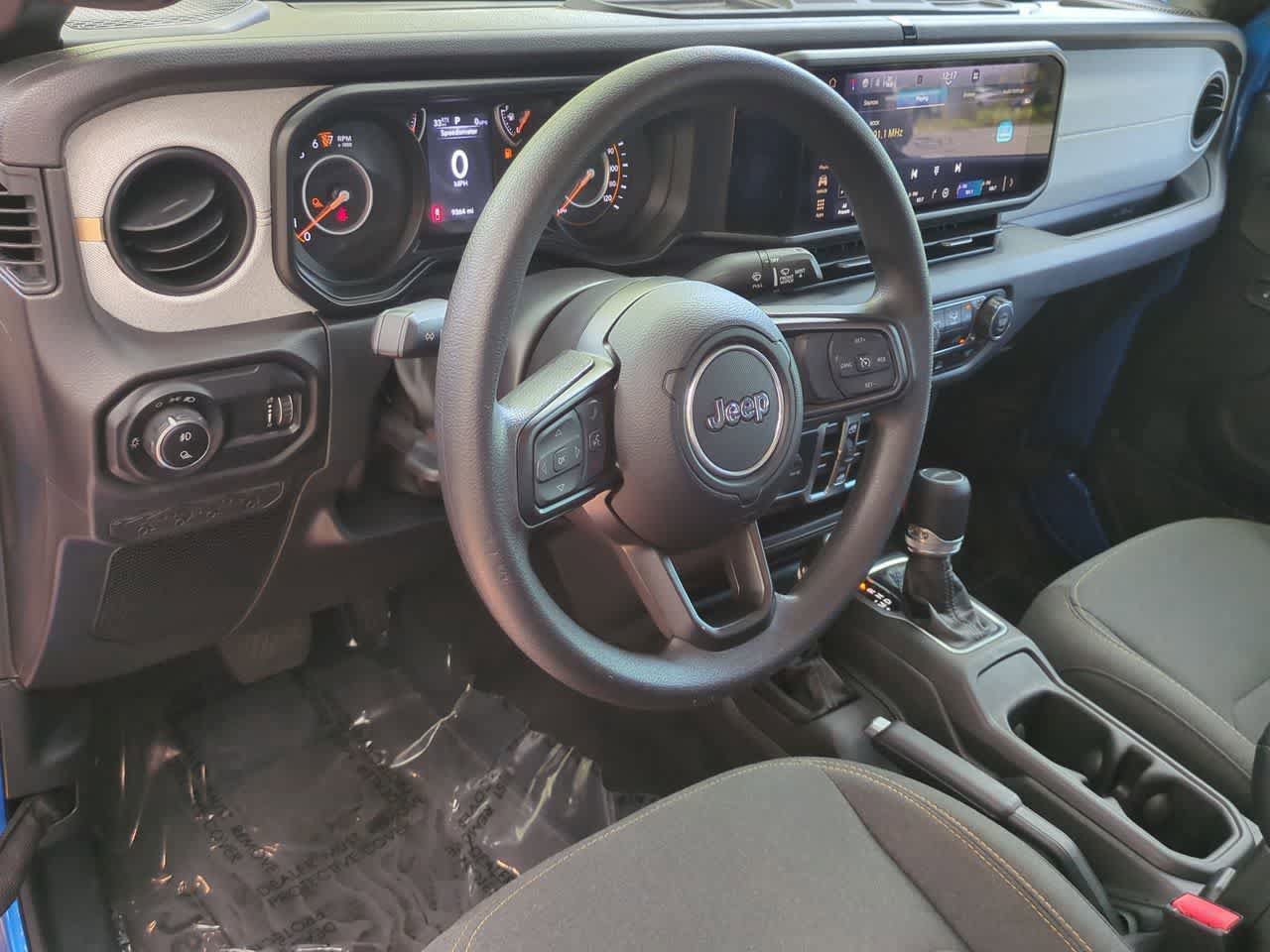 Certified 2025 Jeep Gladiator Sport AWD/4WD image 10