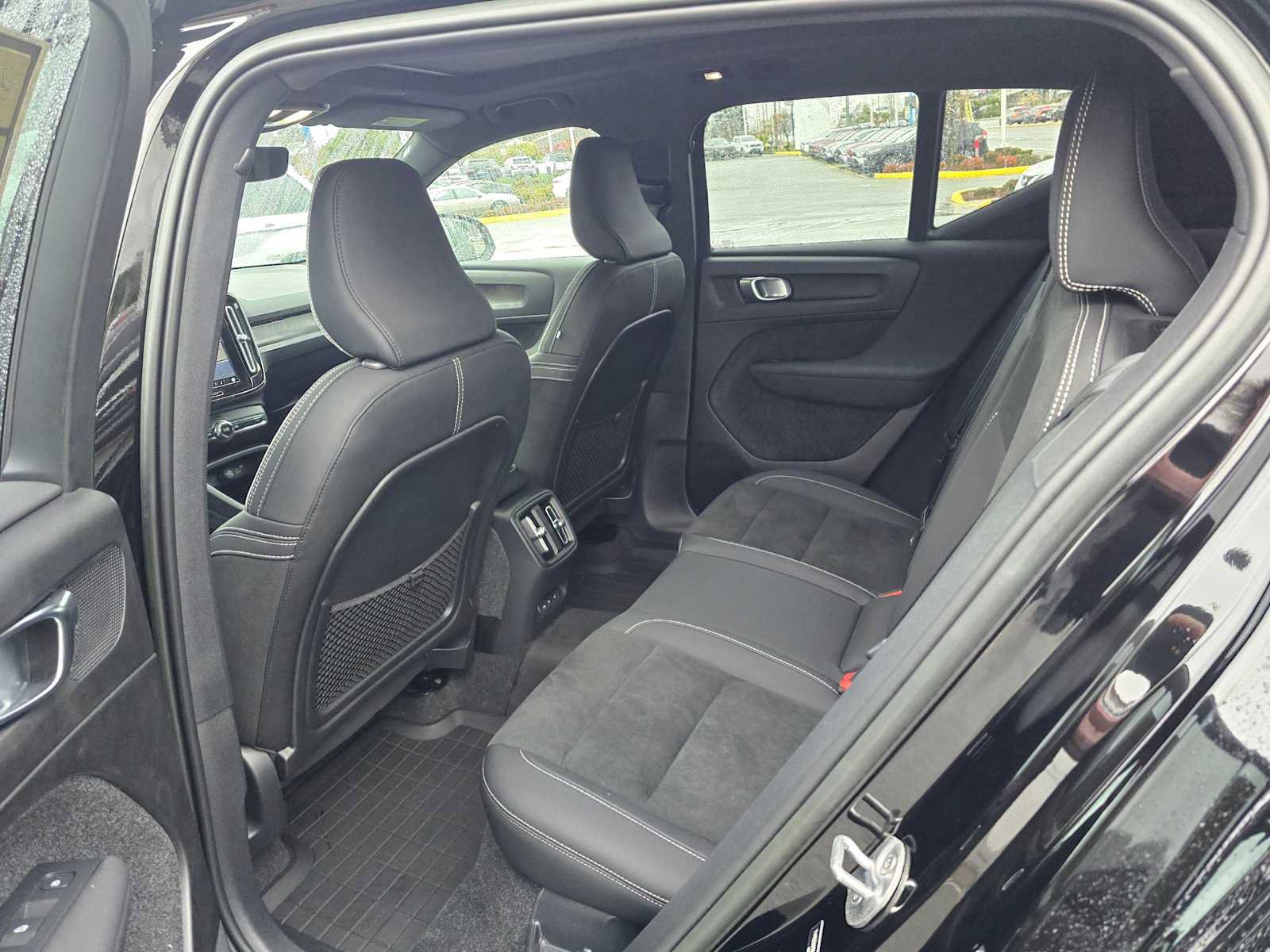 Used 2023 Volvo XC40 Recharge Ultimate w/ Protection Package Premier image 20