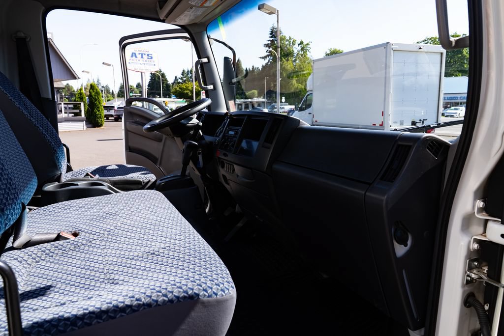 Used 2023 Isuzu NPR RWD image 18