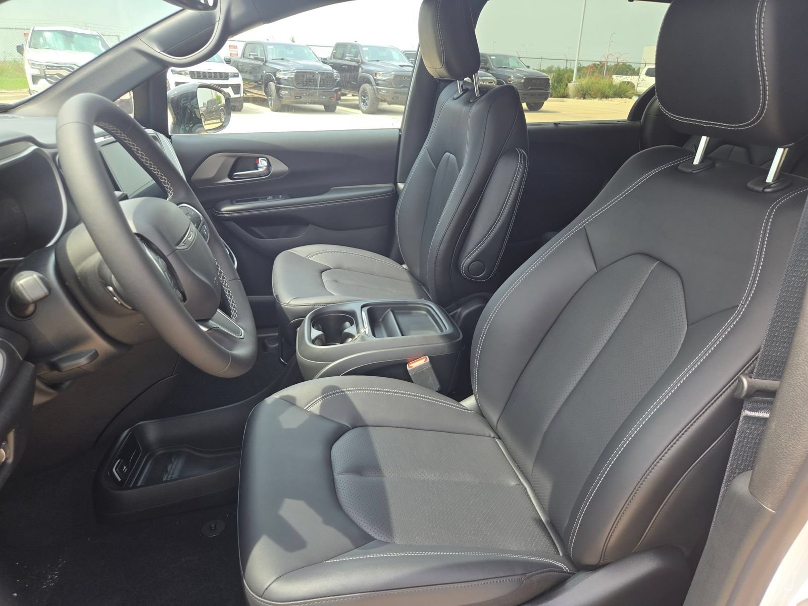 New 2027 Chrysler Pacifica Select FWD image 10