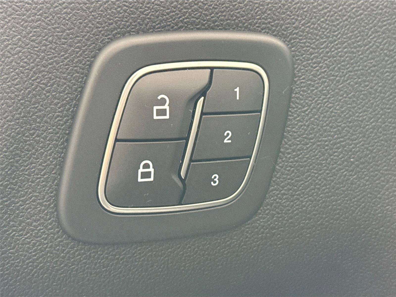 Used 2022 Ford Escape SEL w/ Technology Package image 29