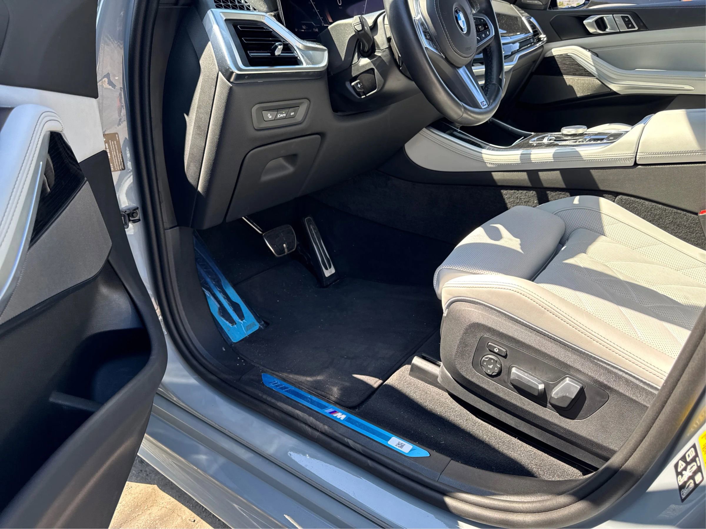 Used 2024 BMW X5 xDrive40i w/ M Sport Package image 17