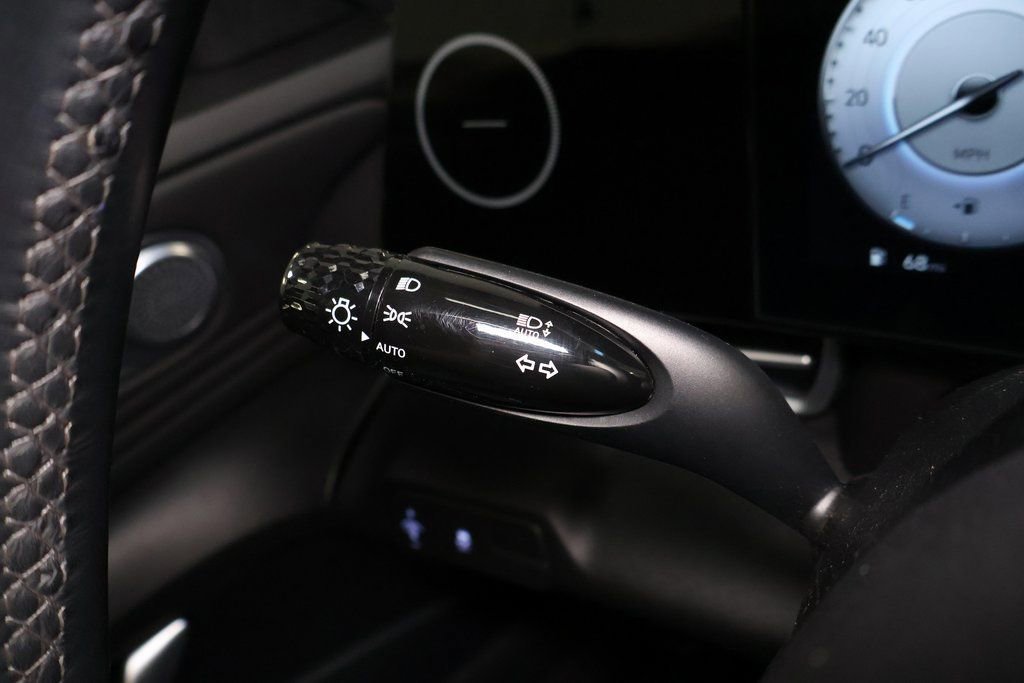 Used 2024 Hyundai Elantra Limited image 24