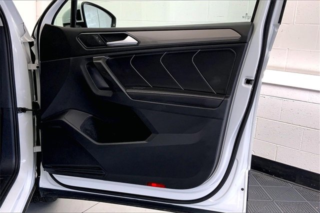 Certified 2023 Volkswagen Tiguan SE w/ Panoramic Sunroof Package image 24