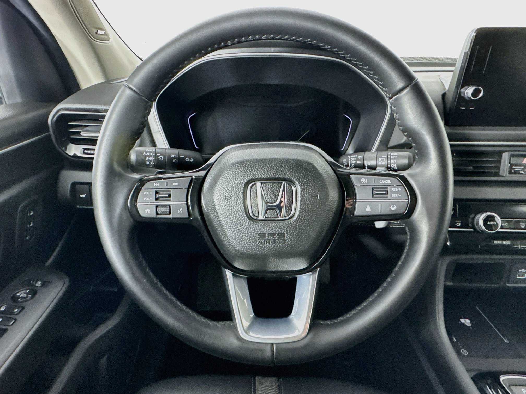 Certified 2025 Honda Pilot Touring image 11