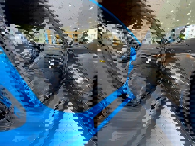 New 2024 Chevrolet Corvette Stingray Premium Cpe w/ Body-Color Dual Roof Package image 21