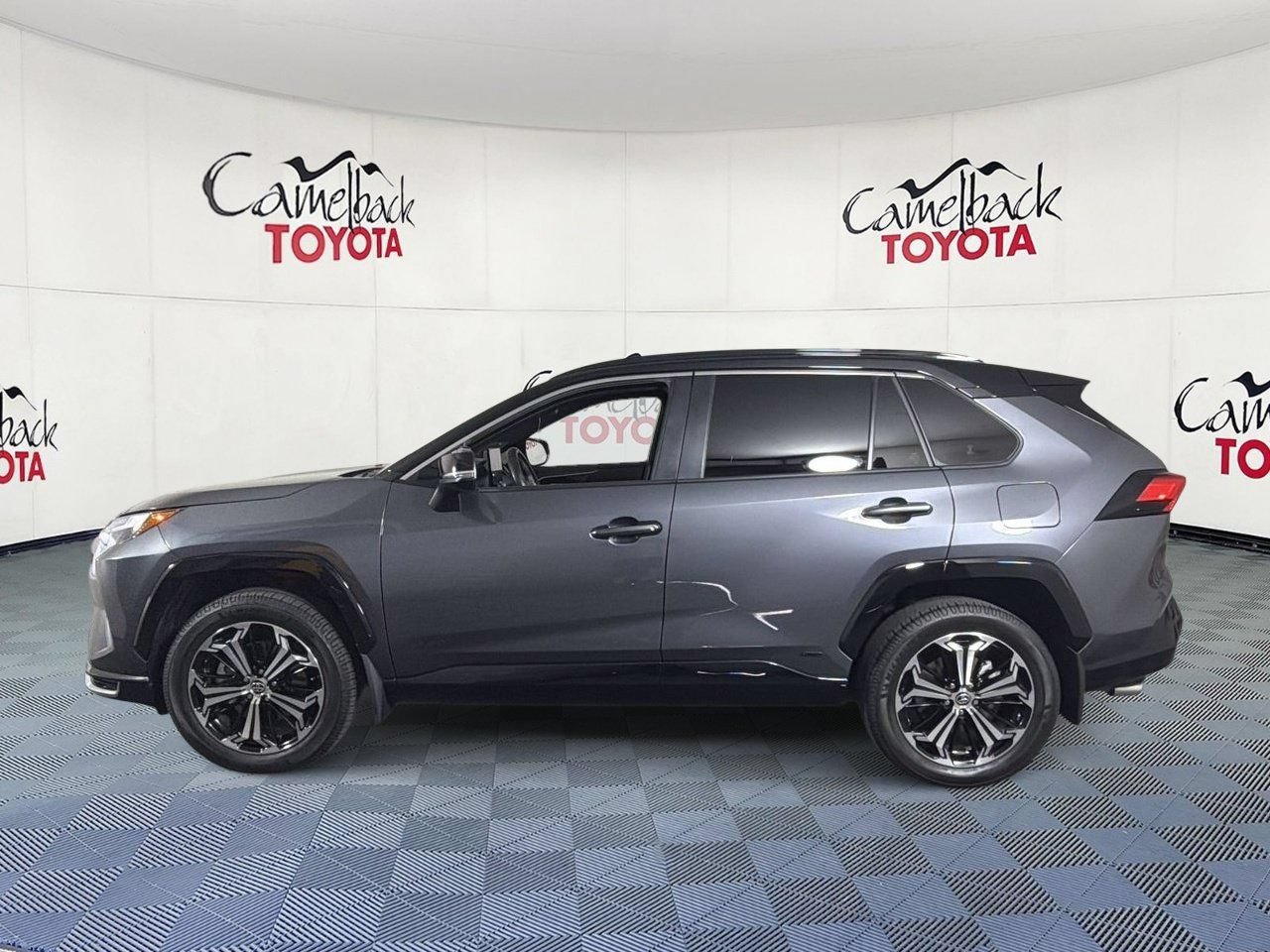 Used 2025 Toyota RAV4 XSE AWD/4WD image 5