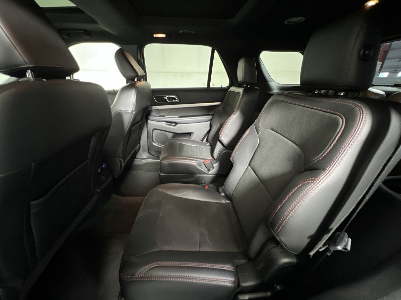Used 2018 Ford Explorer XLT w/ Equipment Group 202A AWD/4WD image 25