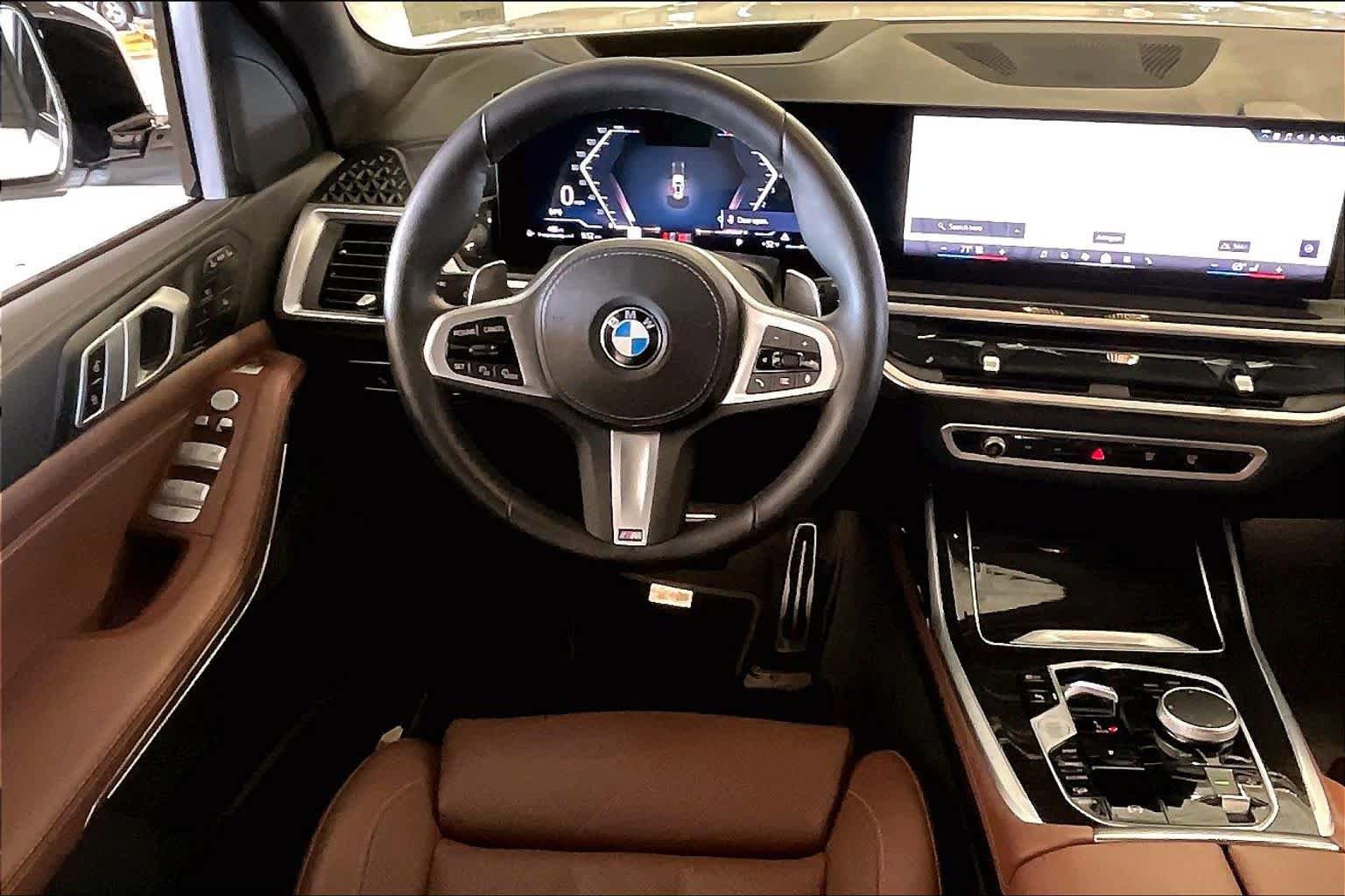 Used 2025 BMW X7 xDrive40i w/ M Sport Package image 5