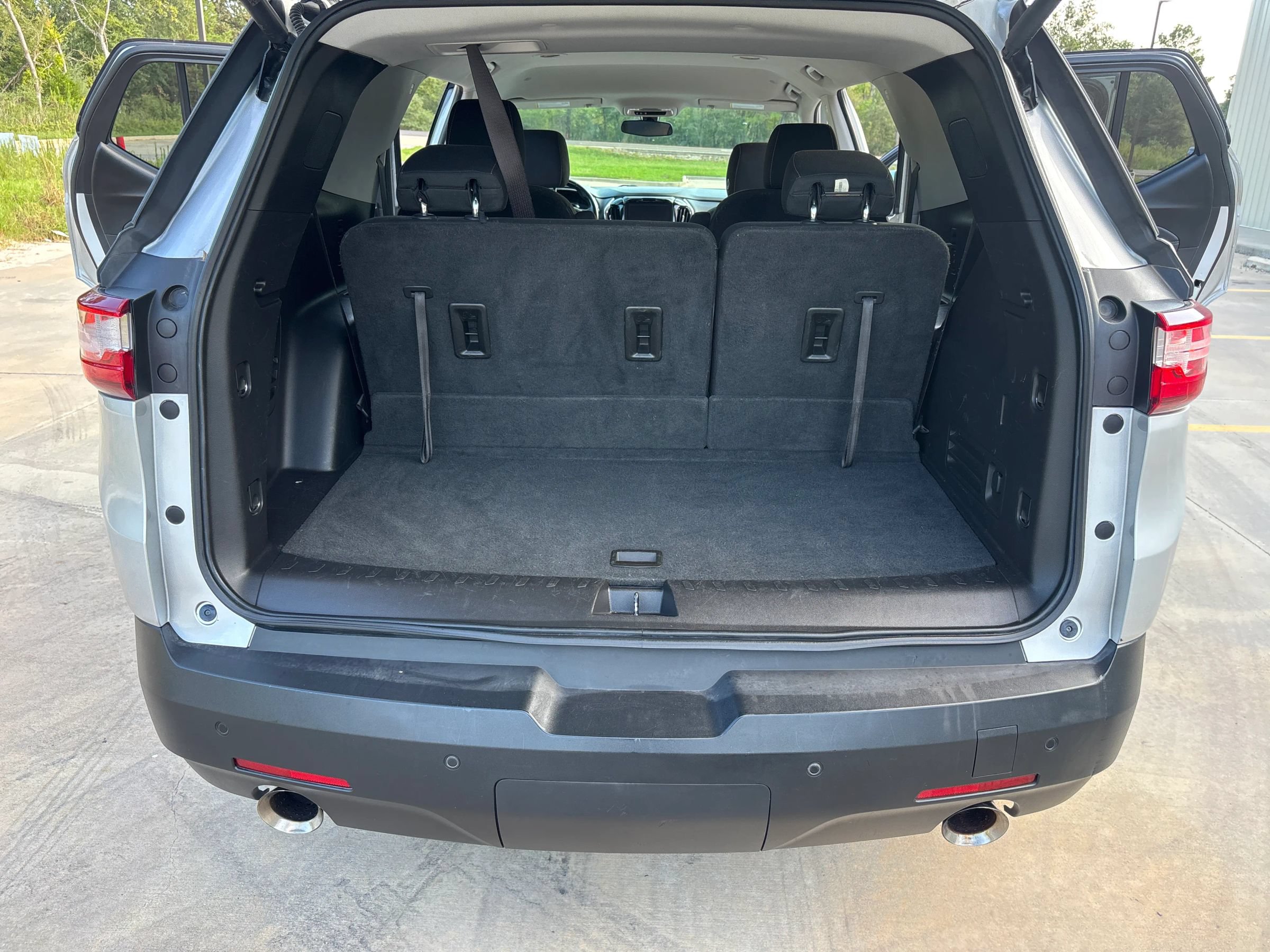 Used 2021 Chevrolet Traverse LT AWD/4WD image 17
