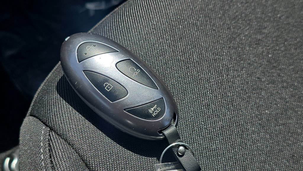 Certified 2025 Hyundai Tucson SE FWD image 30