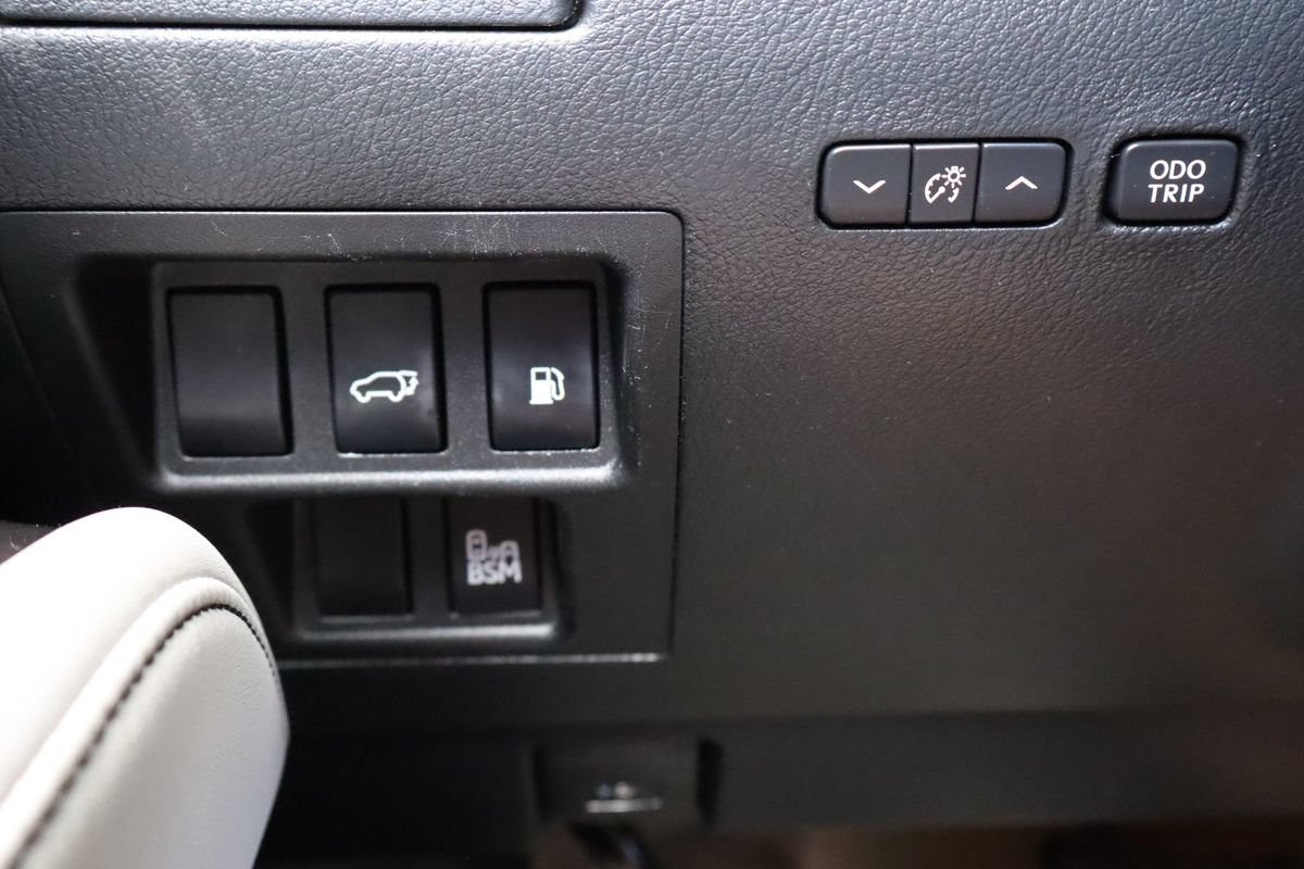 Used 2013 Lexus RX 450h AWD w/ Navigation Pkg image 29