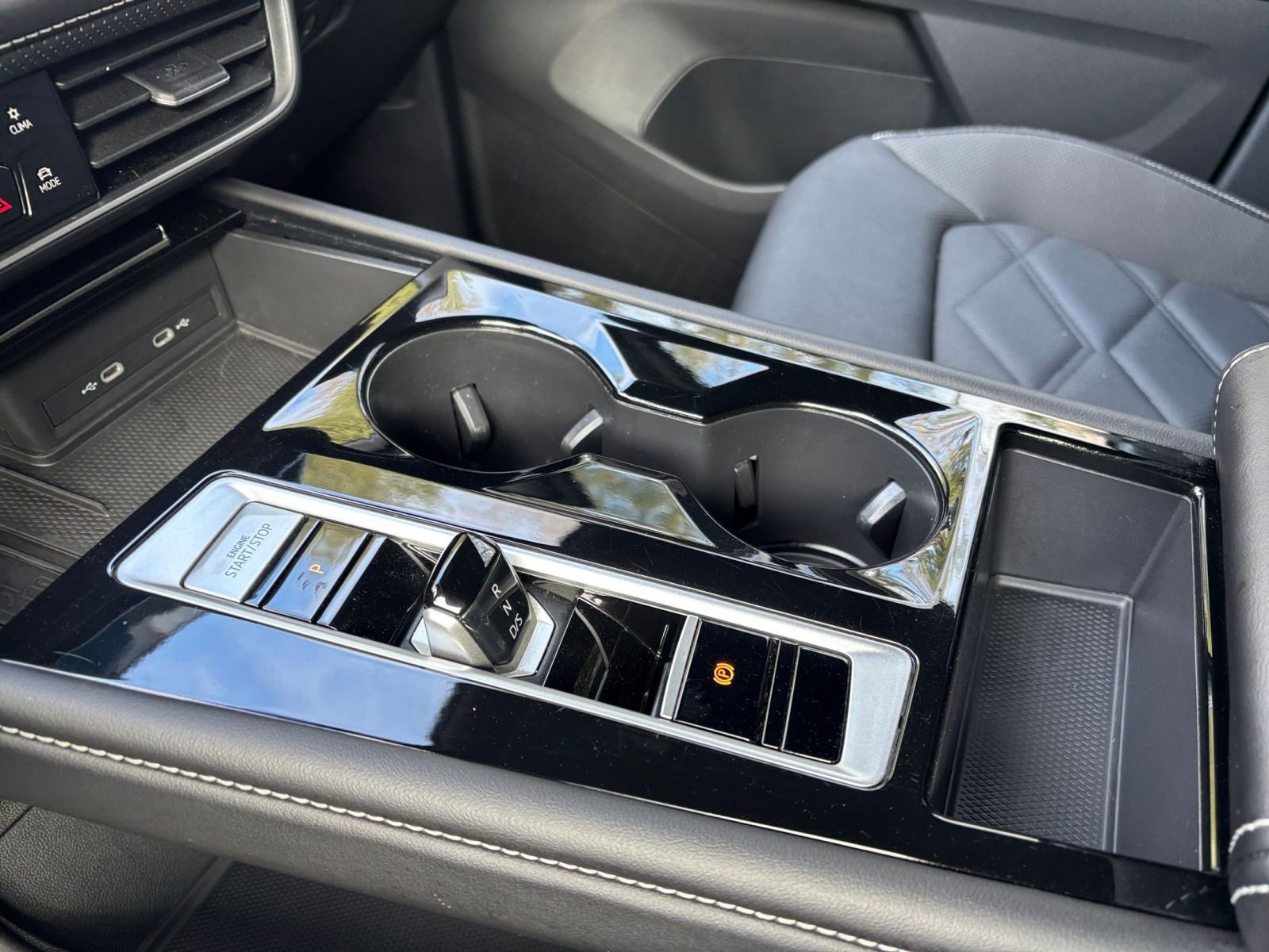 Used 2025 Volkswagen Atlas Cross Sport SE FWD image 43