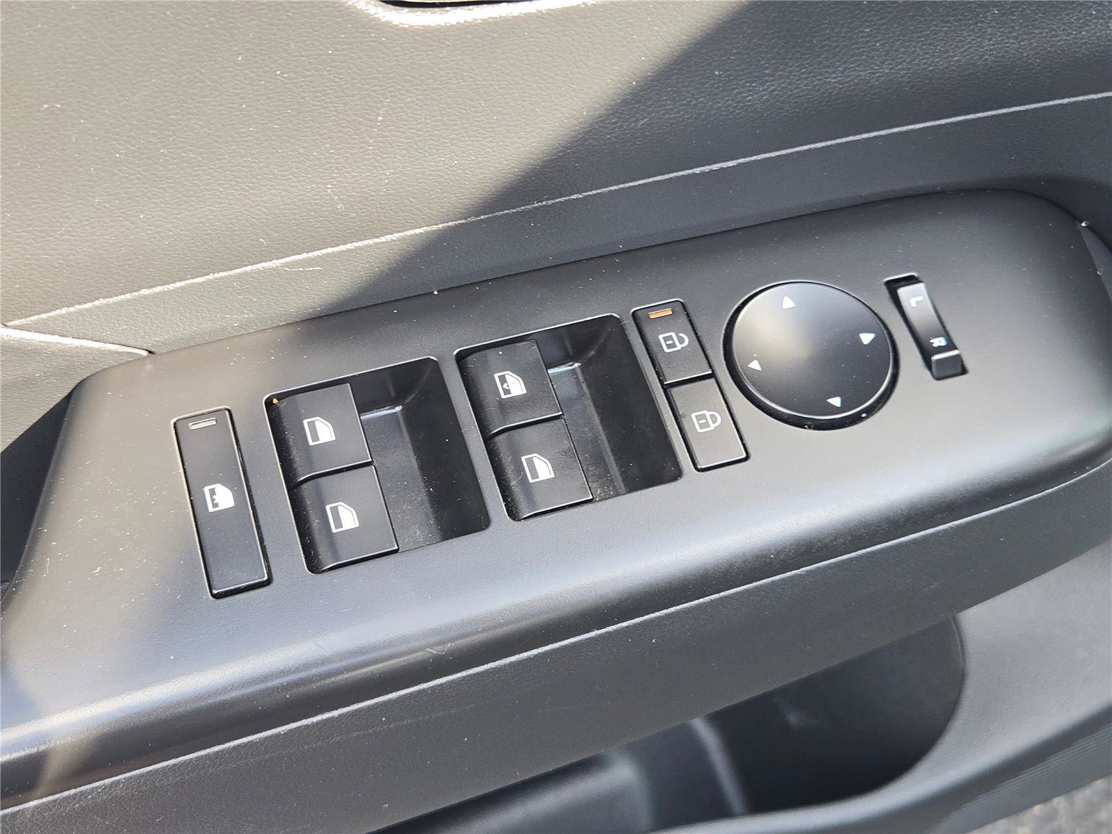 Used 2025 Hyundai Kona SEL AWD/4WD image 23