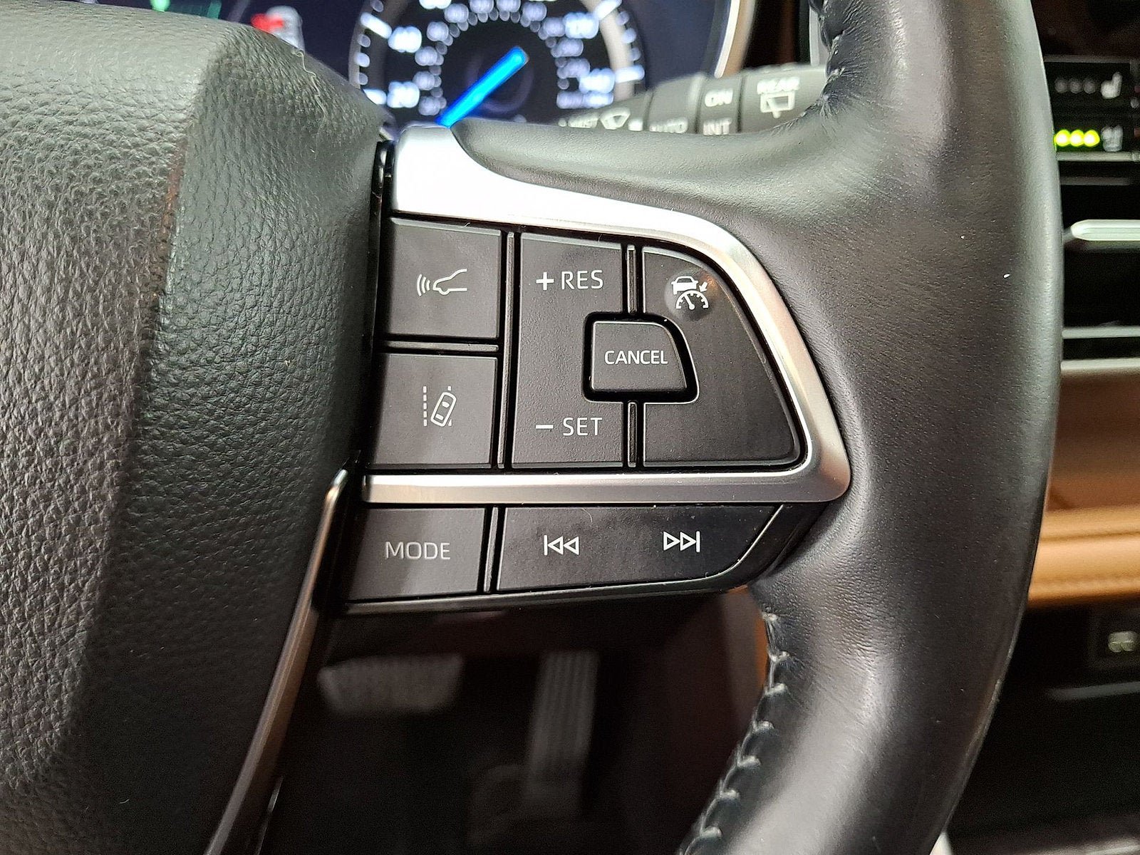 Certified 2020 Toyota Highlander Platinum AWD/4WD image 10
