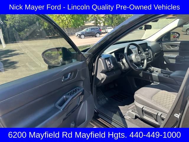 Used 2023 Nissan Pathfinder S w/ Cargo Package image 17