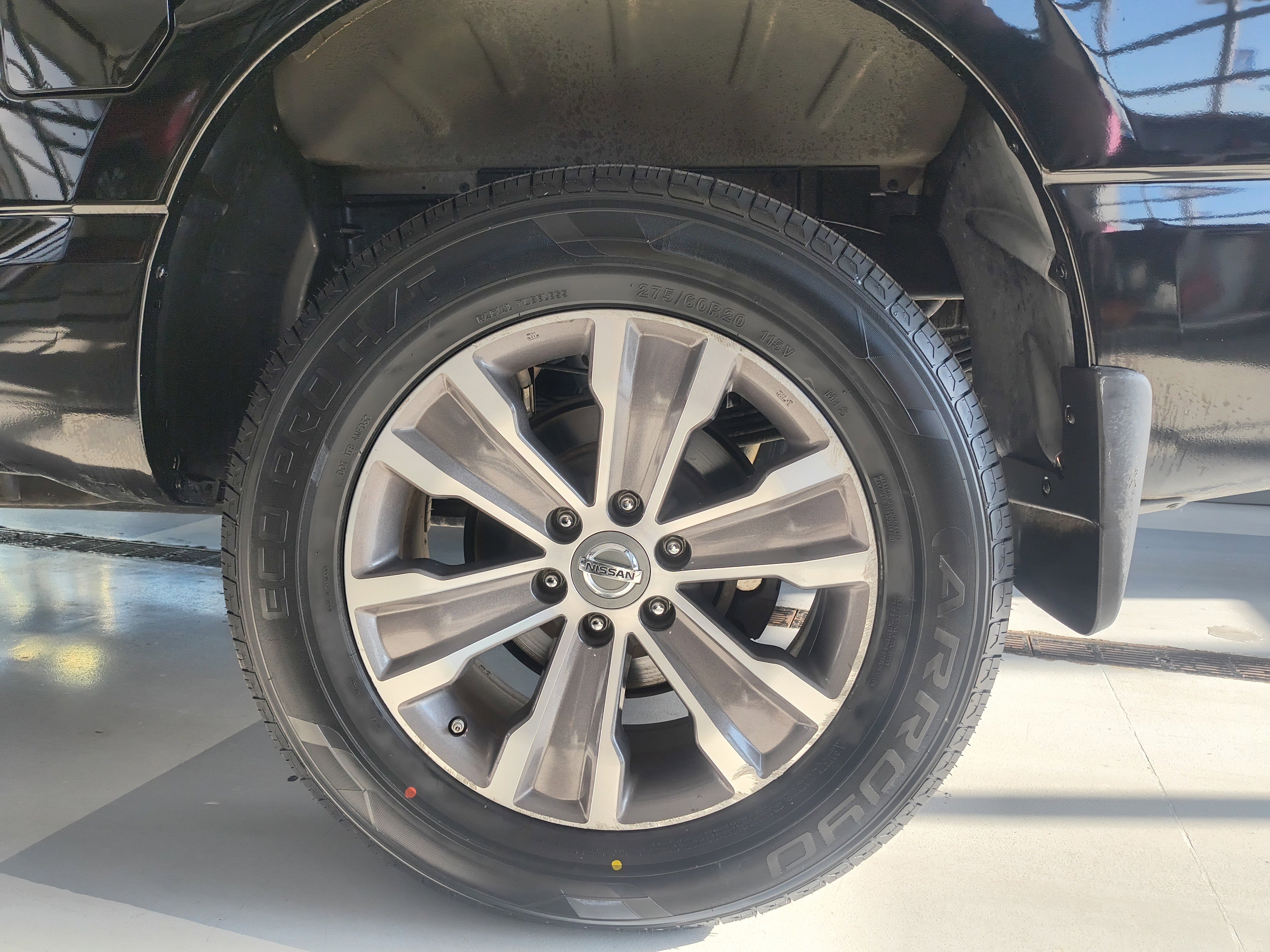 Used 2017 Nissan Titan SL image 28