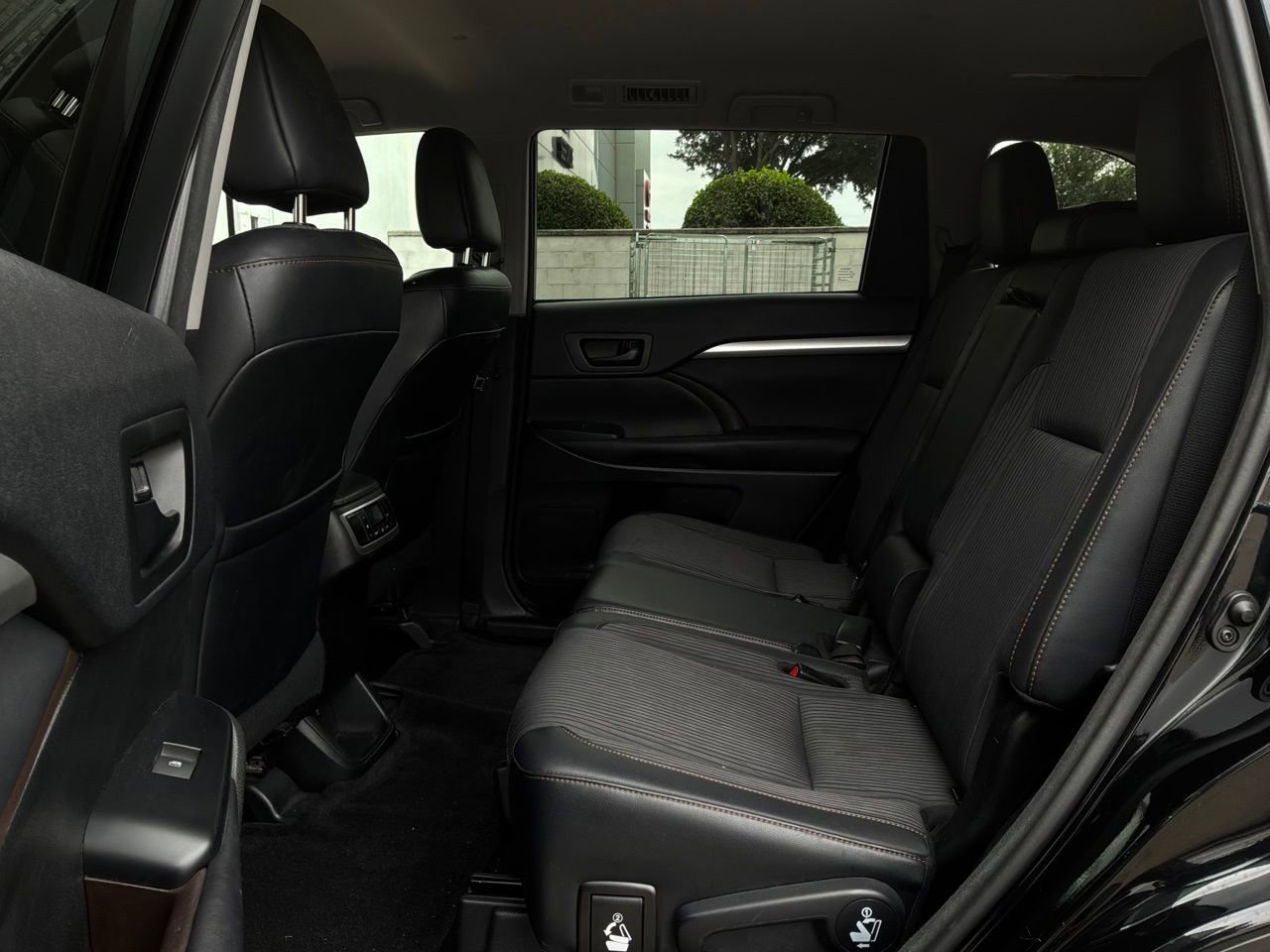 Used 2017 Toyota Highlander Plus FWD image 12