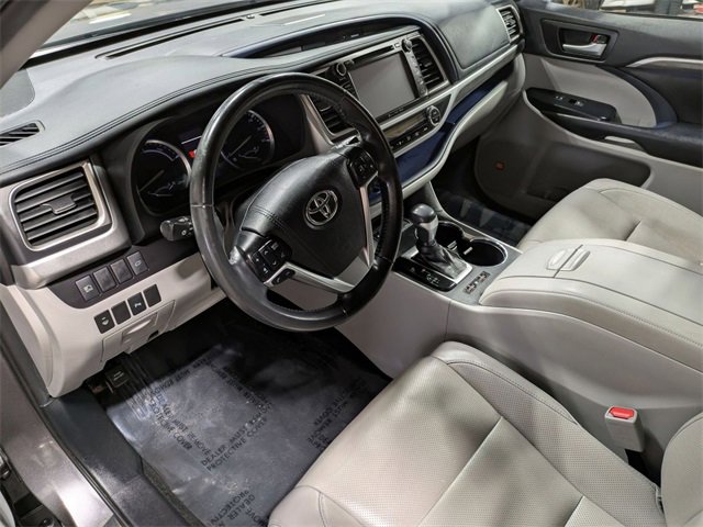 Used 2019 Toyota Highlander Limited image 11