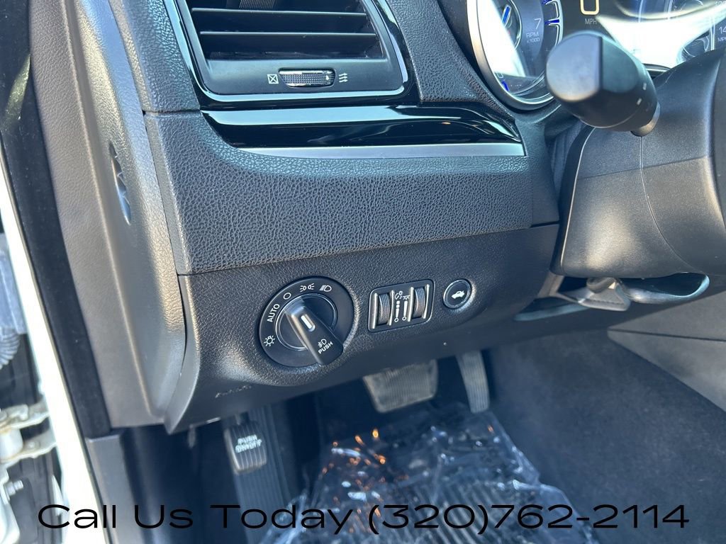 Used 2021 Chrysler 300 S image 17
