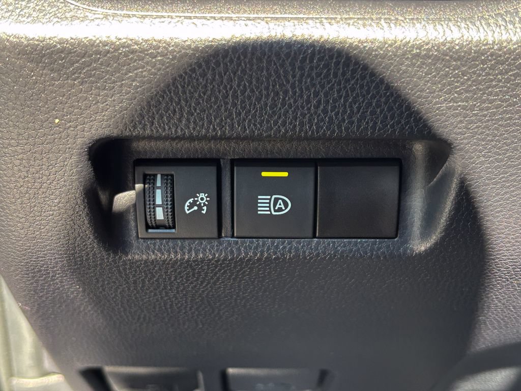 Used 2025 Toyota RAV4 XLE AWD/4WD image 25