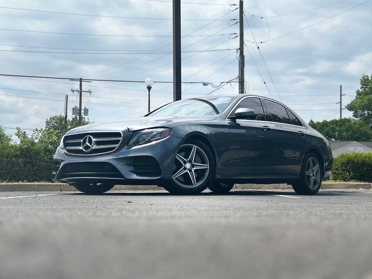 Used 2017 Mercedes-Benz E 300 4MATIC image 2
