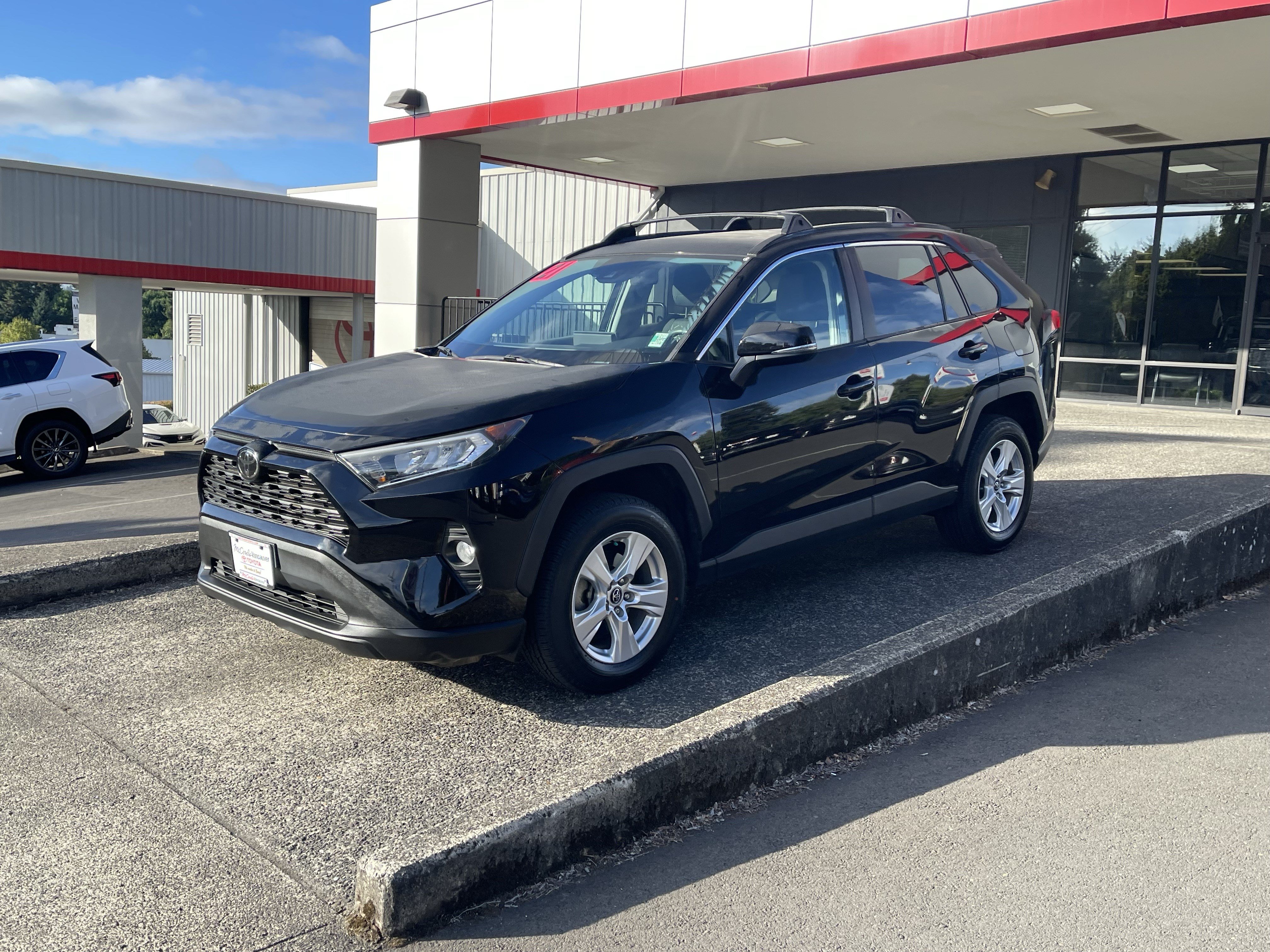 Certified 2021 Toyota RAV4 XLE w/ Convenience Package AWD/4WD image 5