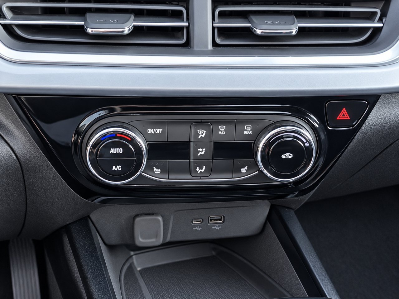 Certified 2024 Chevrolet Trax LT w/ Sunroof Package FWD image 16