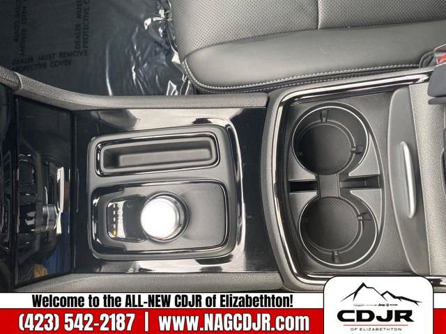 New 2023 Chrysler 300 S w/ Comfort Group image 25