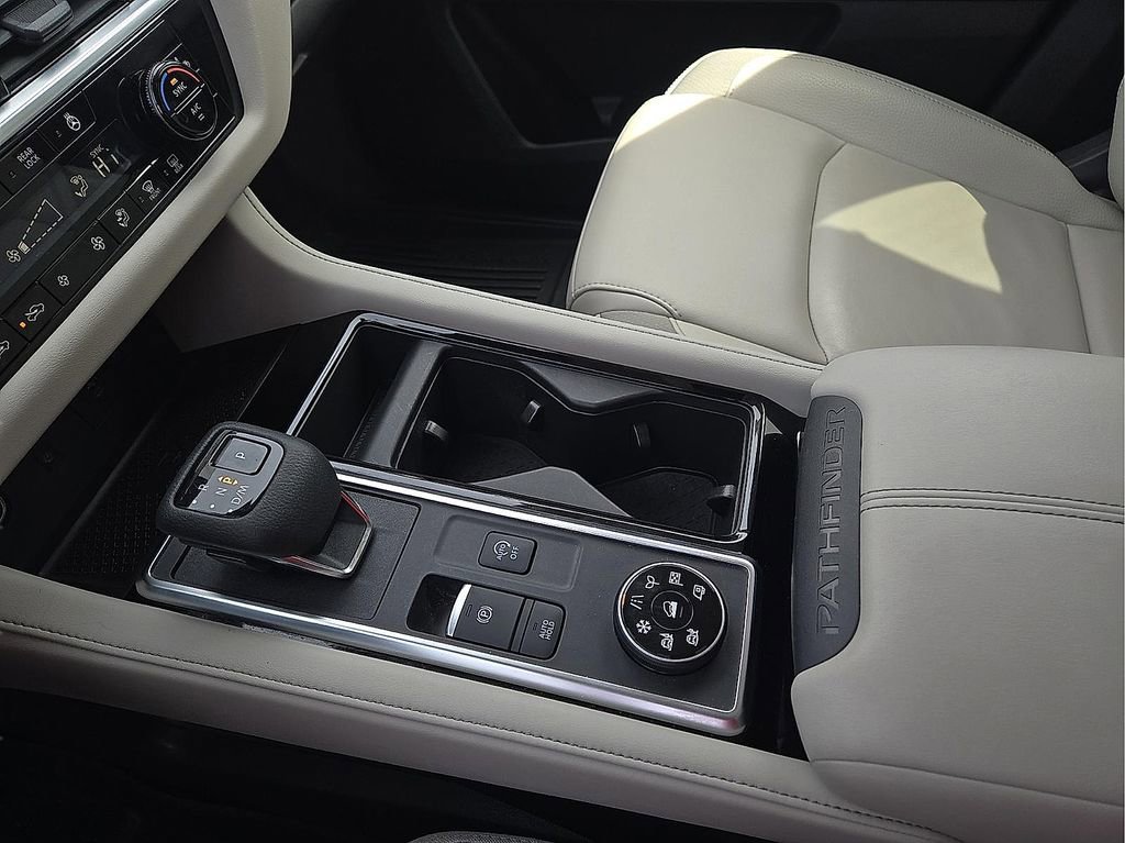 Used 2023 Nissan Pathfinder SL AWD/4WD image 21