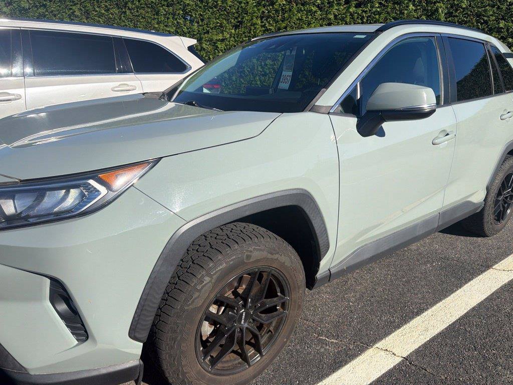 Used 2020 Toyota RAV4 XLE AWD/4WD image 9