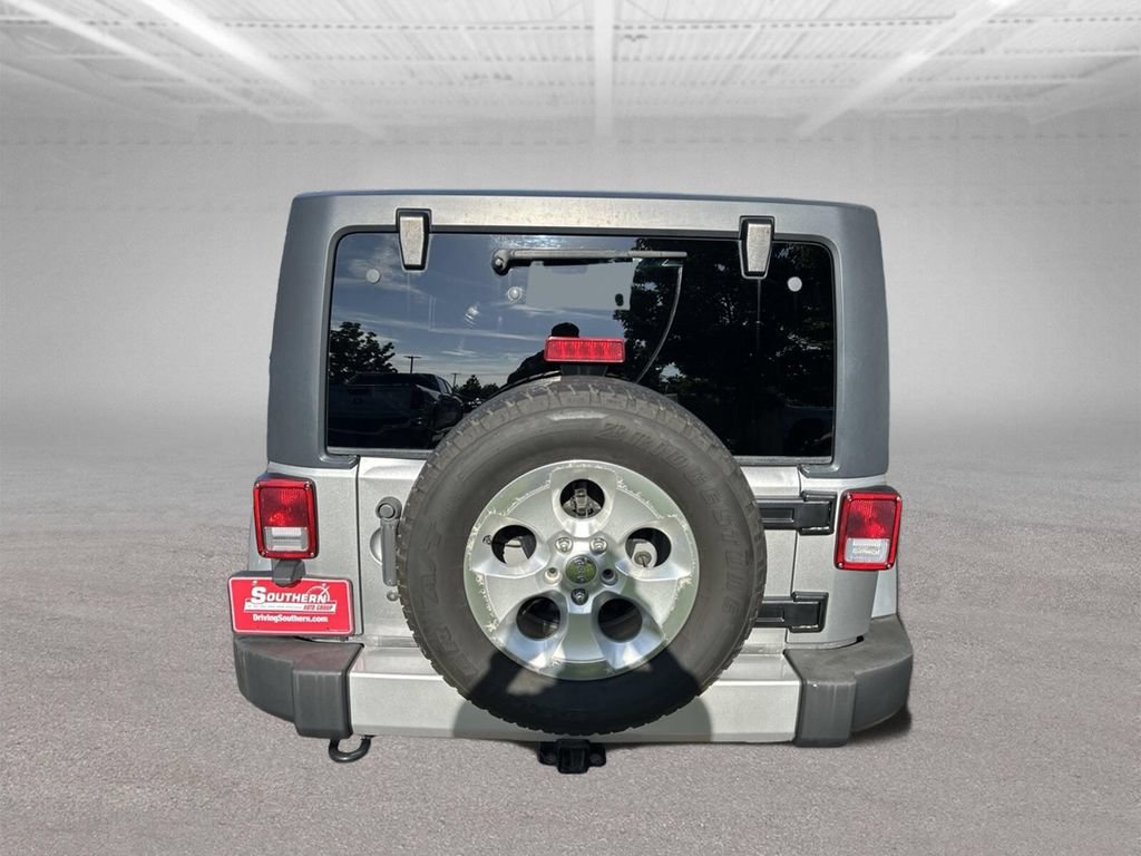 Used 2014 Jeep Wrangler Unlimited Sahara w/ Connectivity Group AWD/4WD image 7