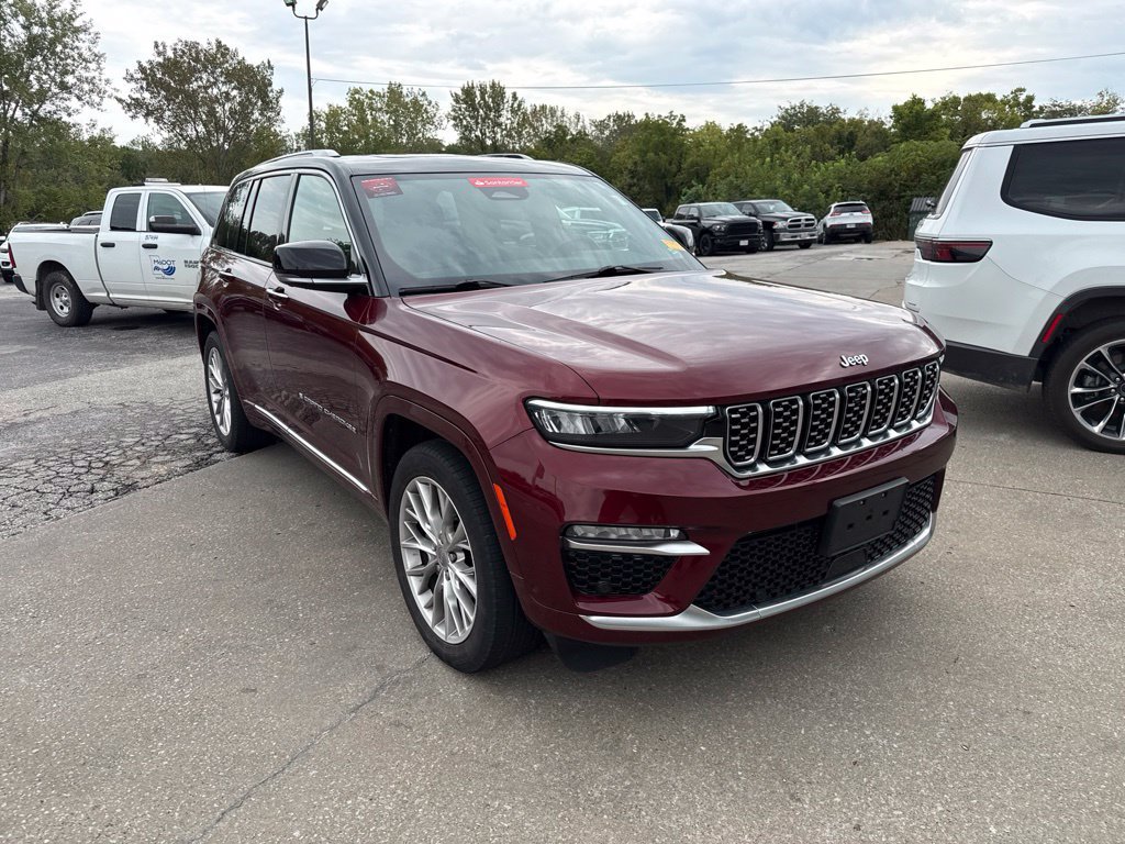 Used 2023 Jeep Grand Cherokee Summit AWD/4WD image 14