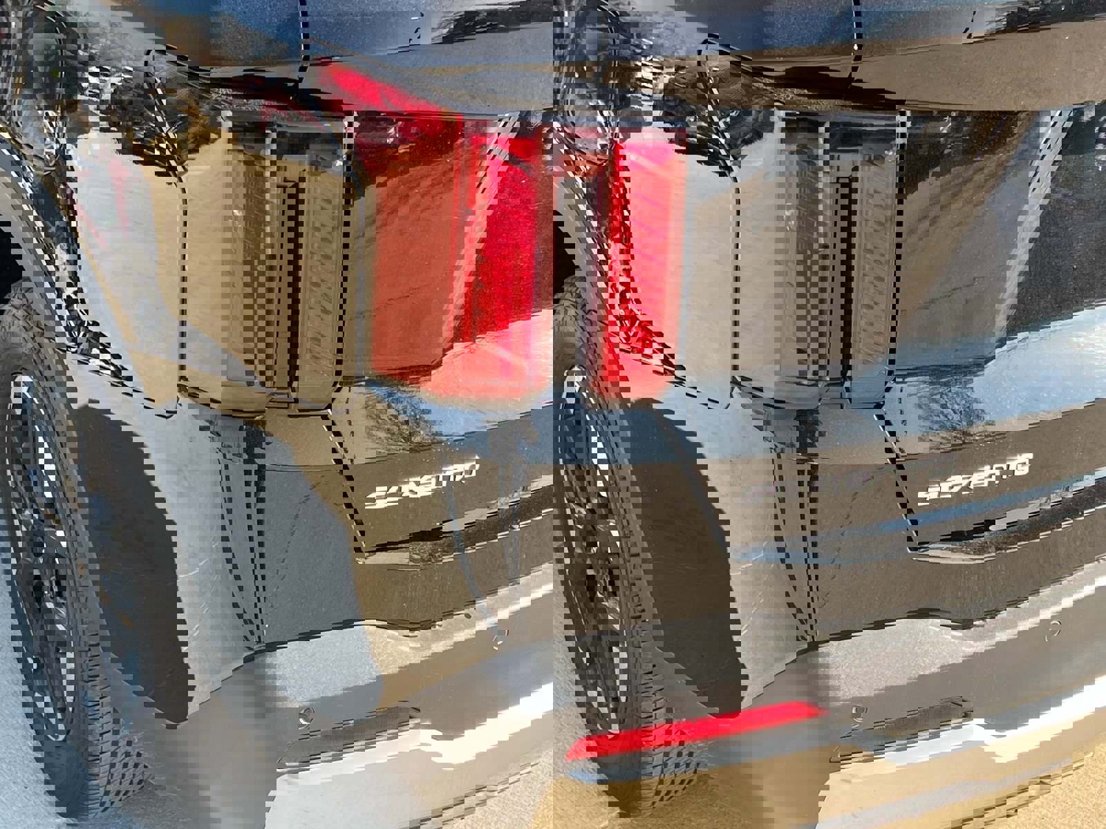 Used 2024 Kia Sorento S w/ Panoramic Sunroof Package image 13