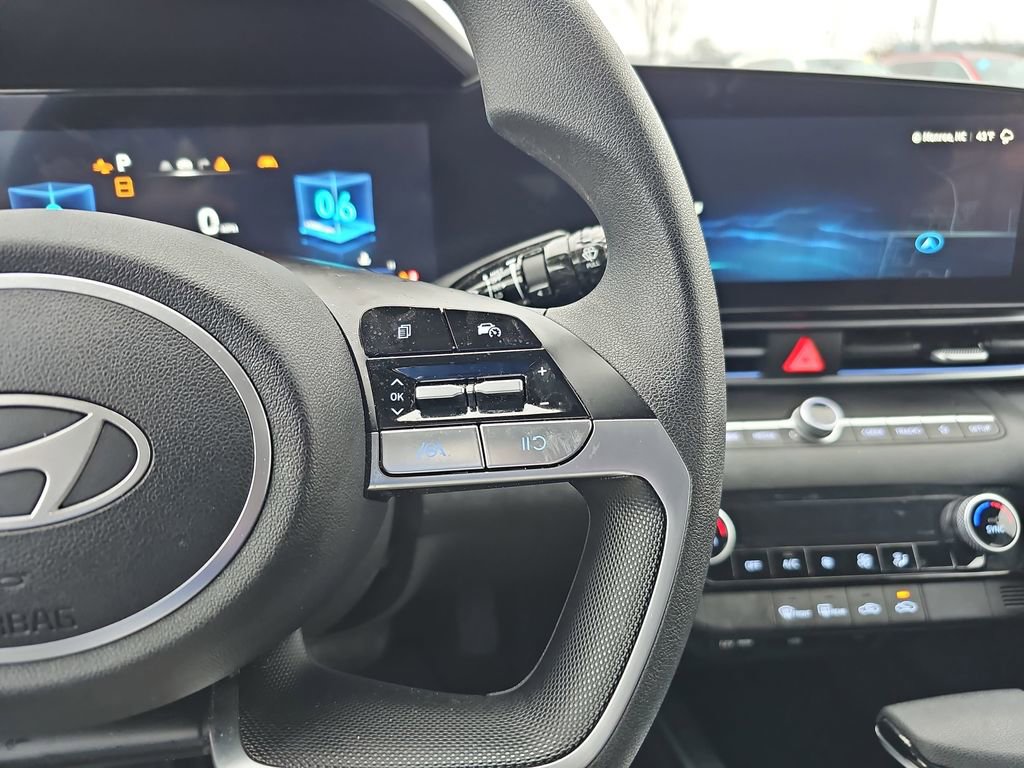 Used 2024 Hyundai Elantra SEL image 19