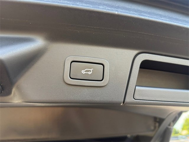 Used 2019 Land Rover Range Rover Velar R-Dynamic SE image 10