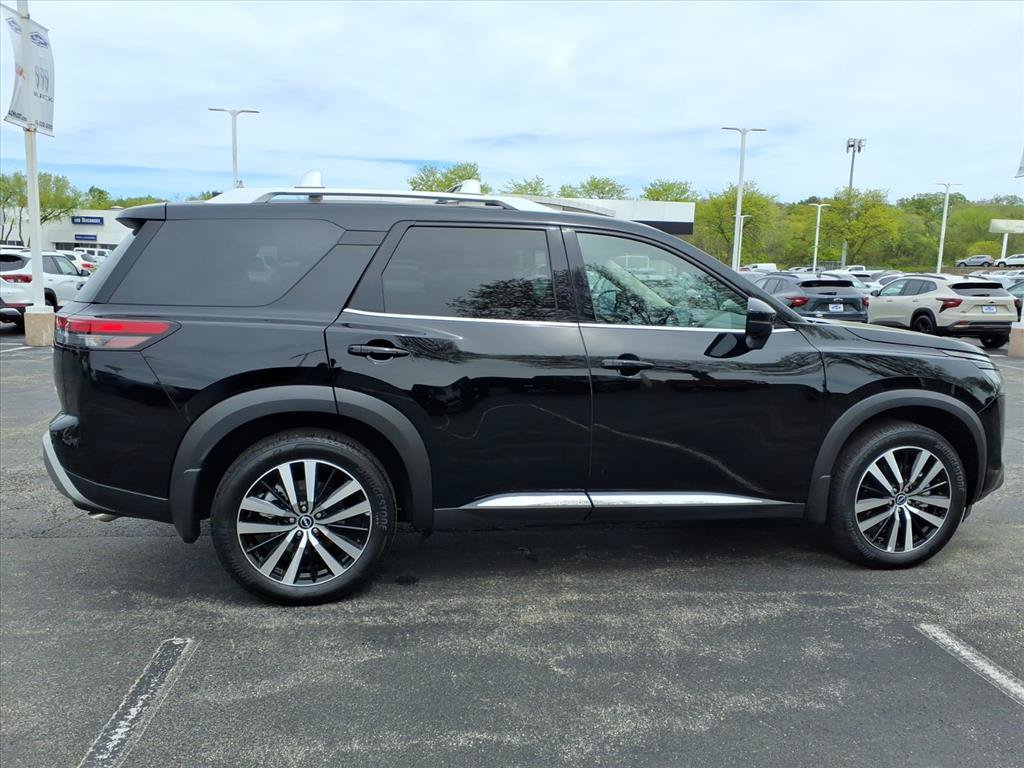 Used 2025 Nissan Pathfinder Platinum w/ Cargo Package AWD/4WD image 8